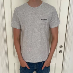 Dondup T-shirt - Brand new - Skick 10/10 (Helt ny) | Nypris: +1800kr, säljer endast för 699kr! | Hör av dig vid frågor!