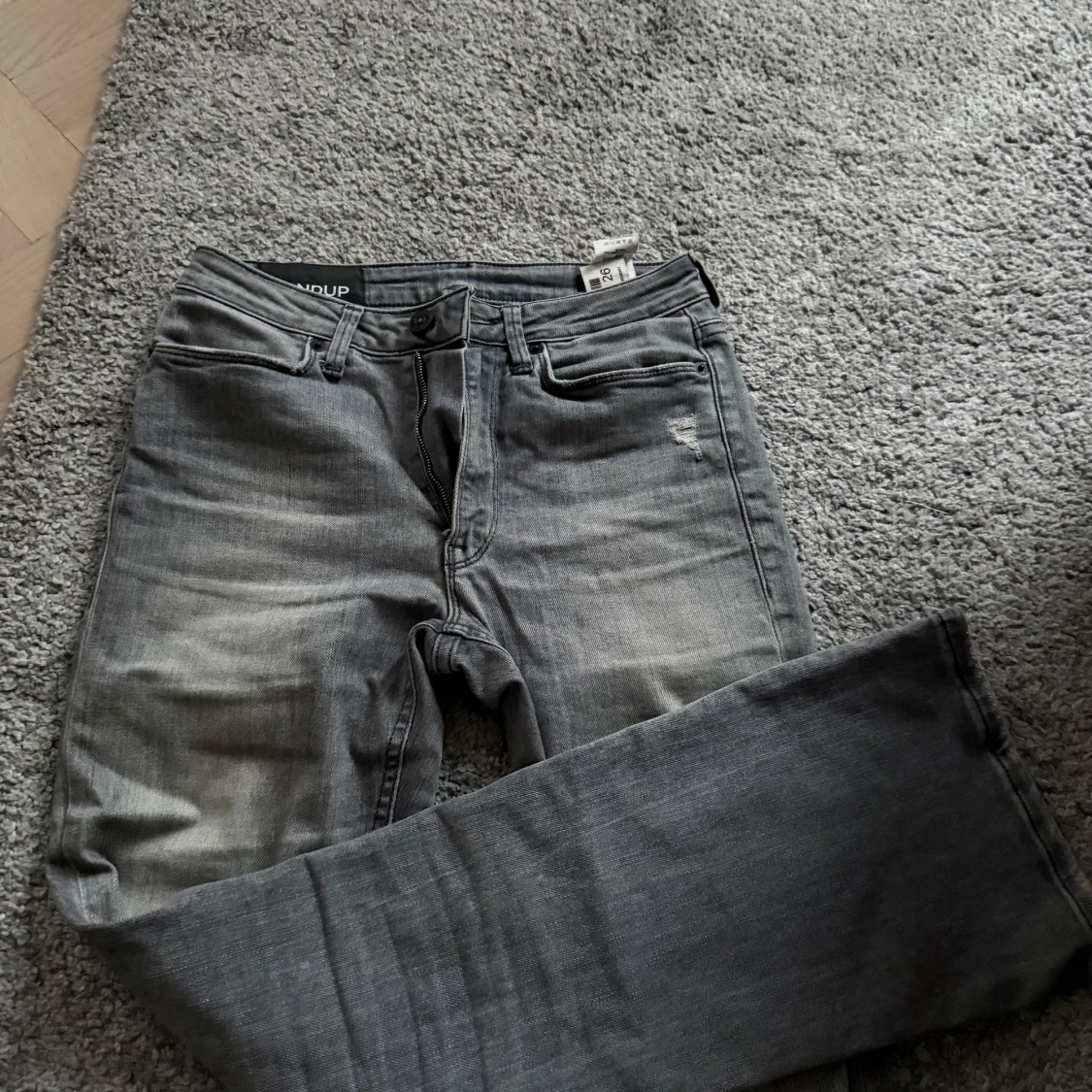Grå bootcut jeans från Dondup - 2