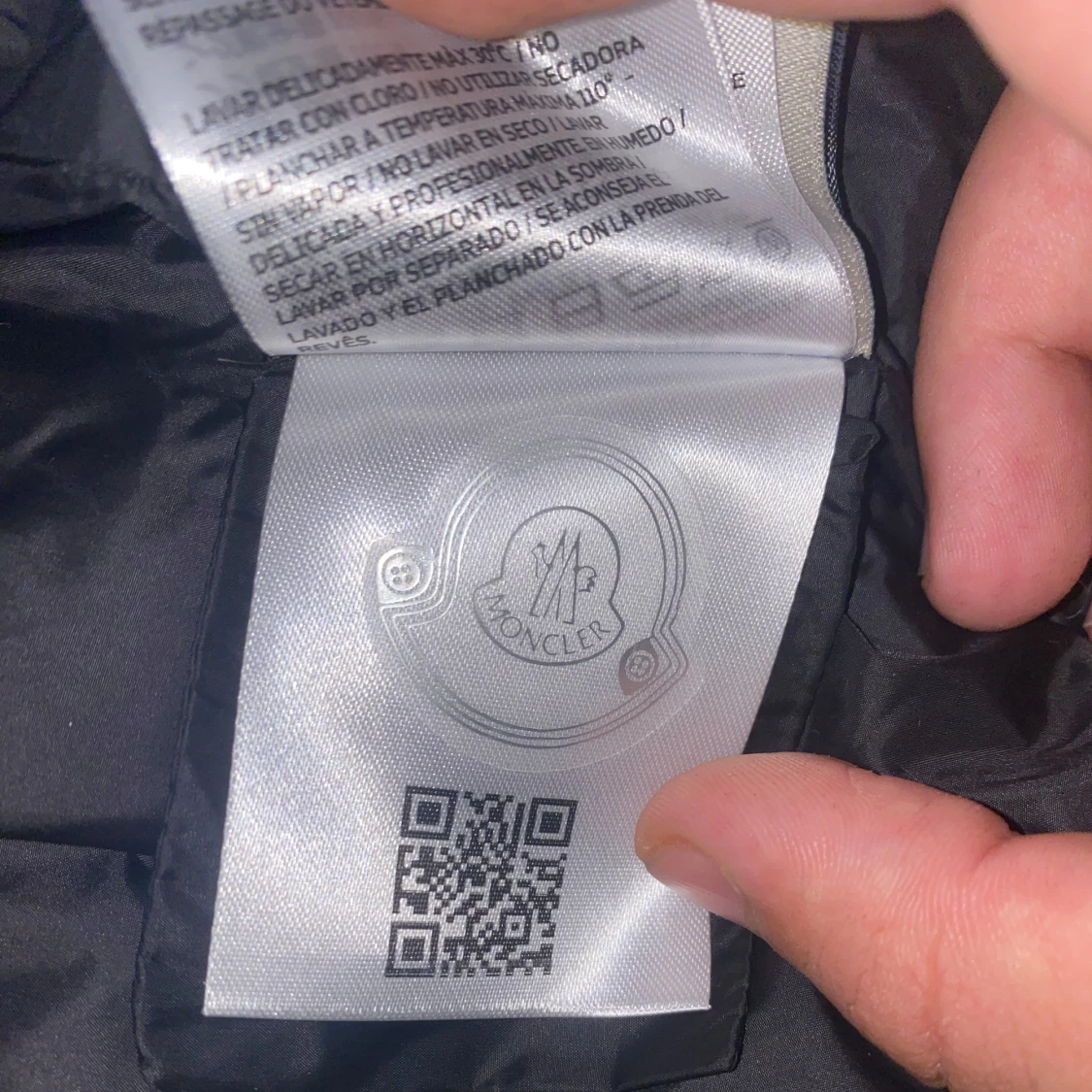 Svart Moncler pufferjacka med huva - 4