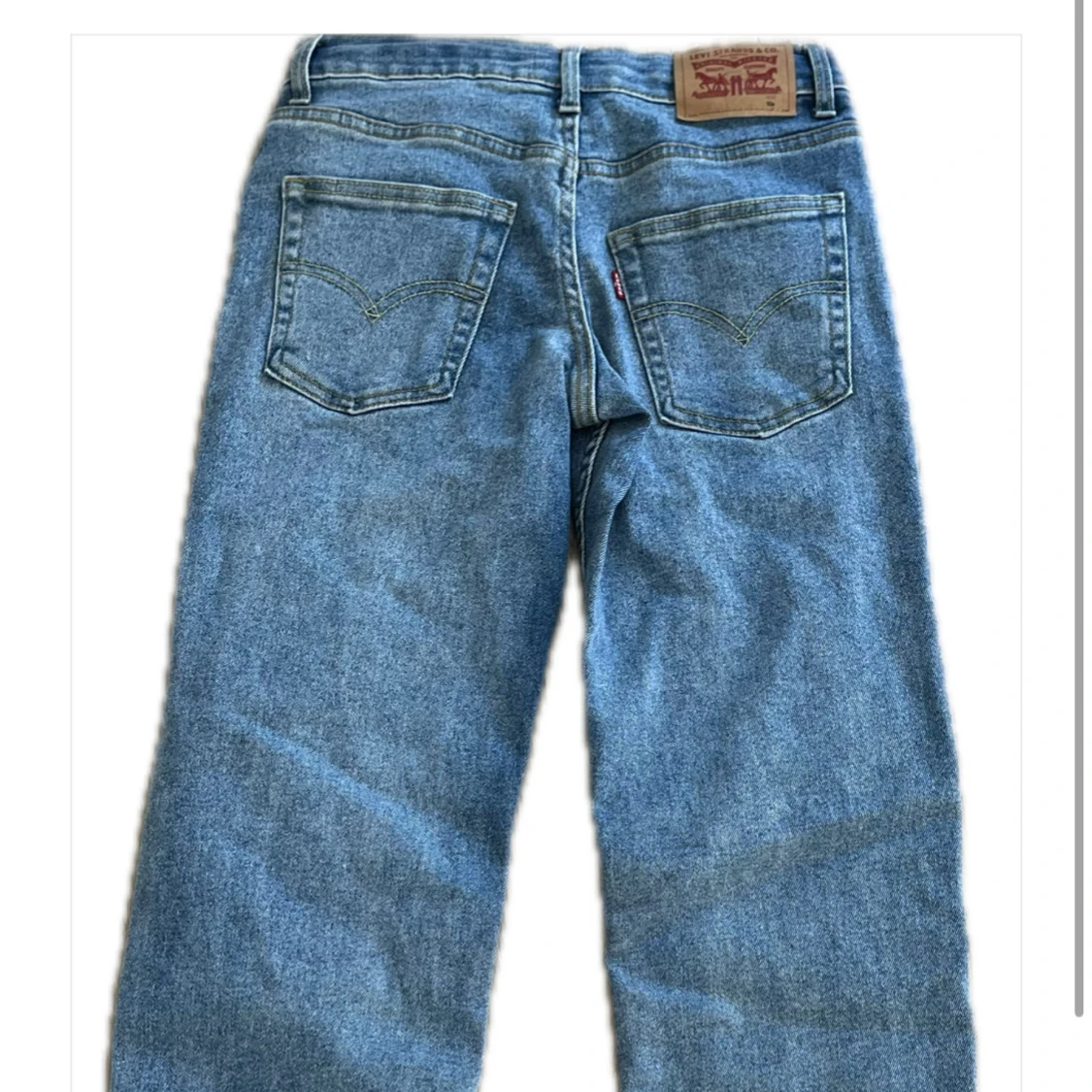 Ljus blåa Levis jeans - 2