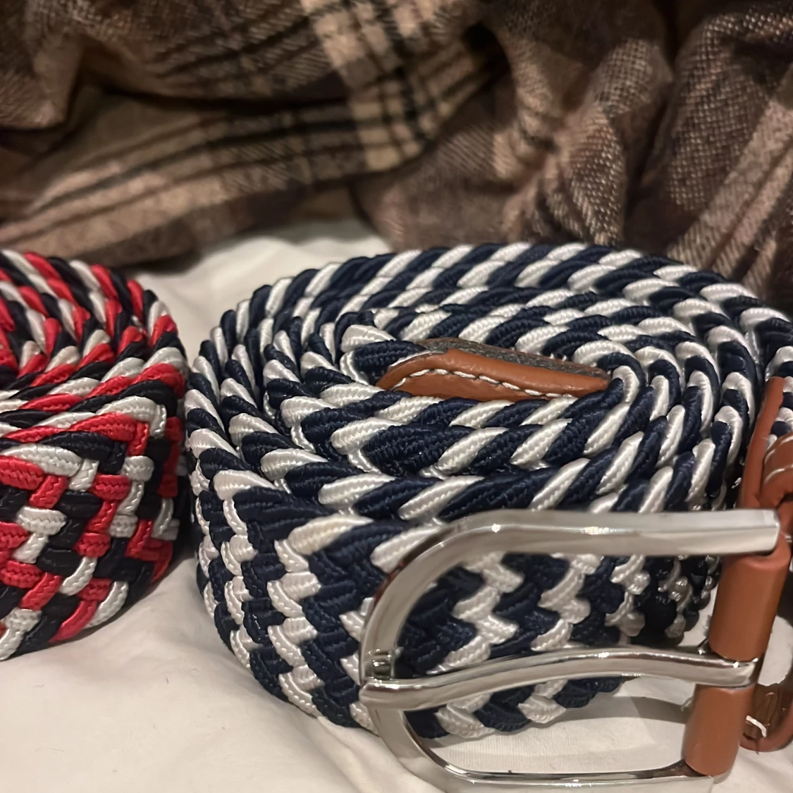 Färgglada flätade bälten med silverdetaljer - 2