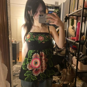 Söt desigual tub topp - Super fin tub topp ifrån märket desigual med blommor på sig❤️