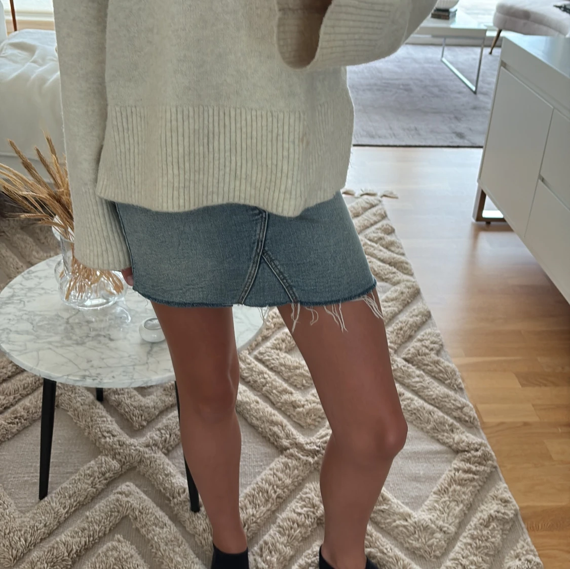 Blå jeanskjol med rå kant - 1