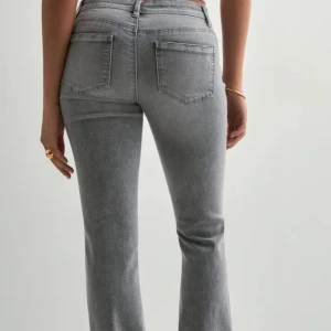 Grå lågmidjade jeans  - Snygga lågmidjade jeans från only i storlek s. Passar även xs. Dom är aldrig använda 