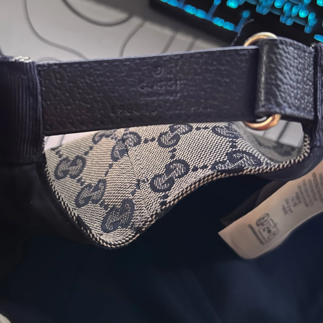 Gucci keps med GG-mönster och röd-blå rand - 4