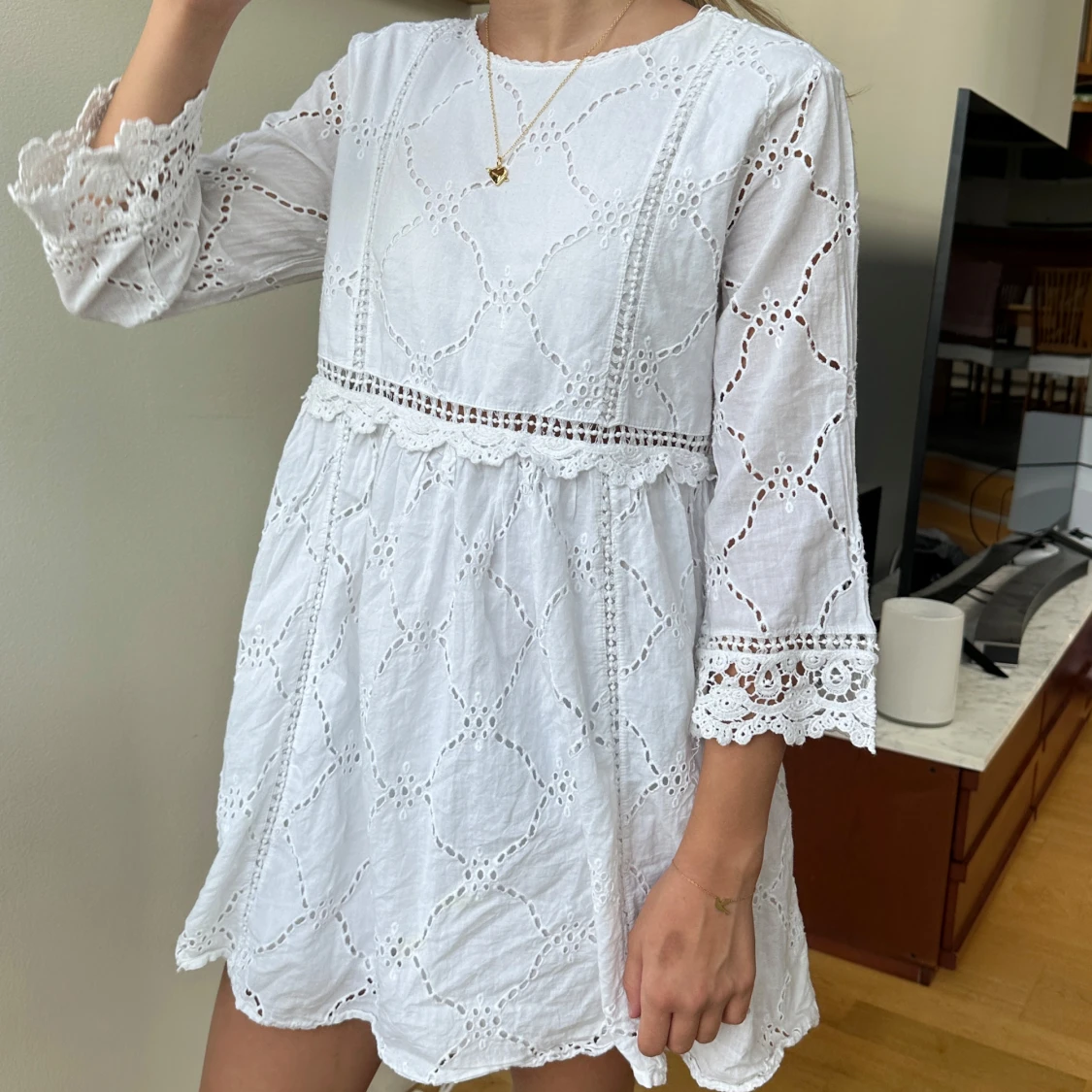 Vit broderad kort klänning  - 2