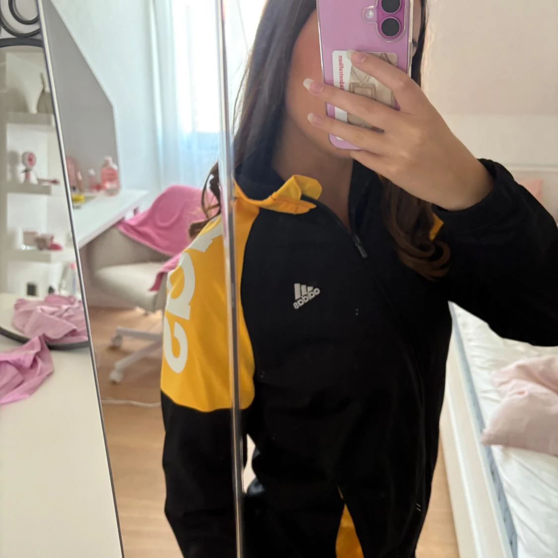 Svart och gul Adidas gympakofta