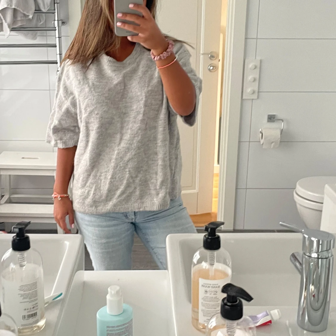 Grå stickad T-shirt