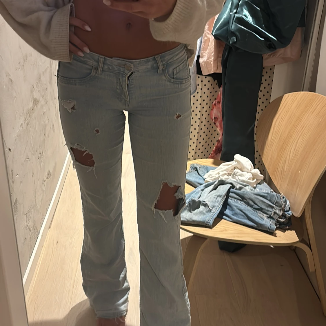 Ljusblå jeans med hål - 3