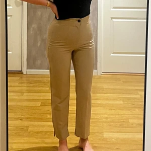 Beige kostymbyxor - Normala i storleken