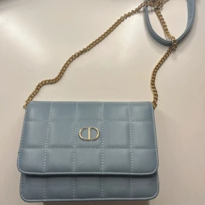 Ljusblå väska - Snygg väska som köptes på marknad