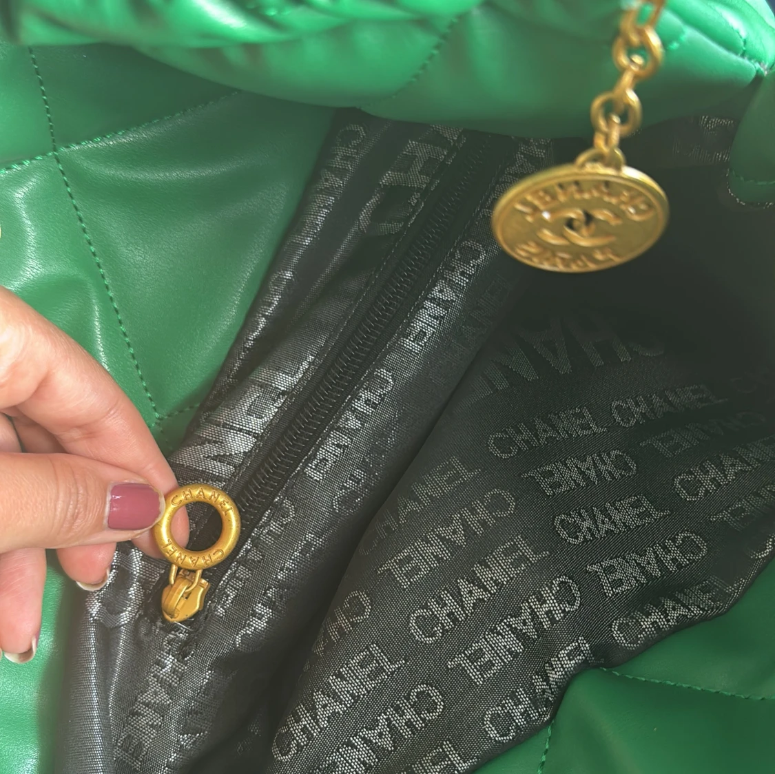 Grön quiltad axelväska  - 3