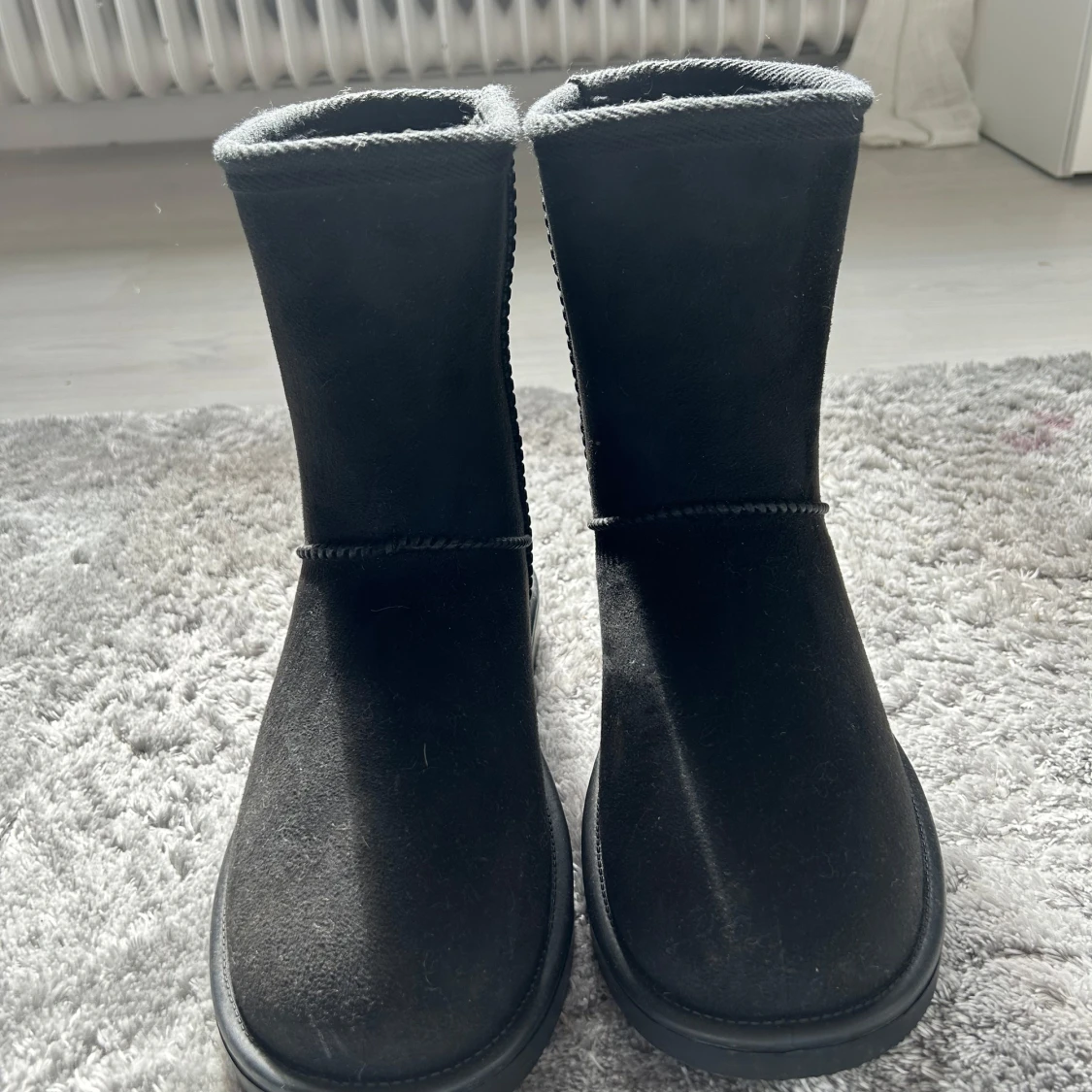 Svarta vinterboots i mocka från Axin - 2