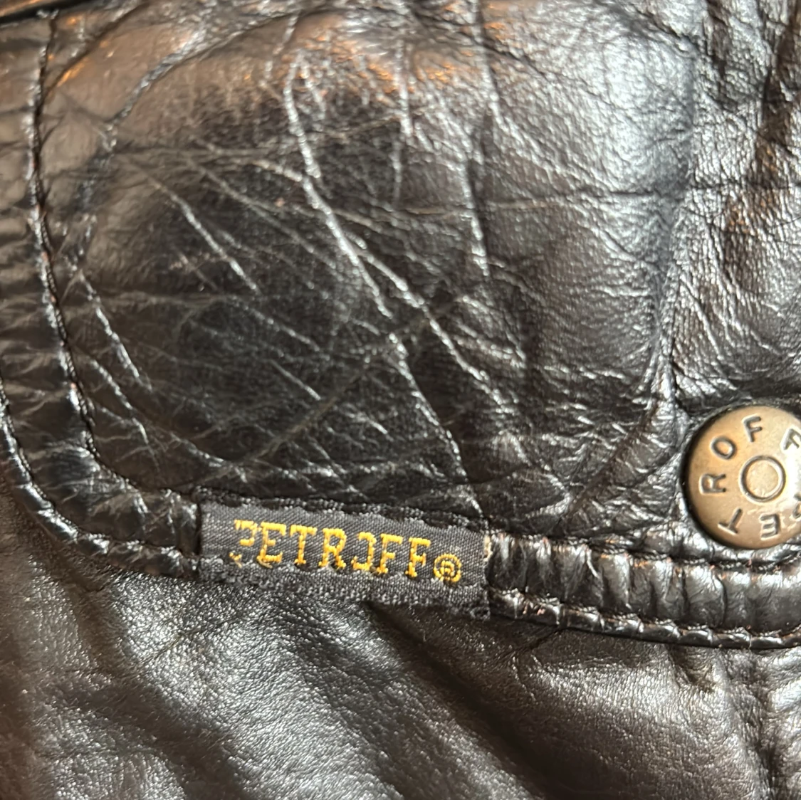 Svart läderjacka från Petroff - 2