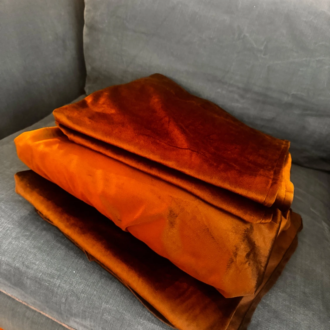 Brun sammetsgardiner  - 2