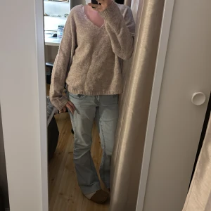 Långärmad  - Fin beige långärmad, perfekt till vintern/hösten, den är i bra skick, lite nopprig men inget större än så, storlek XS från Lager157