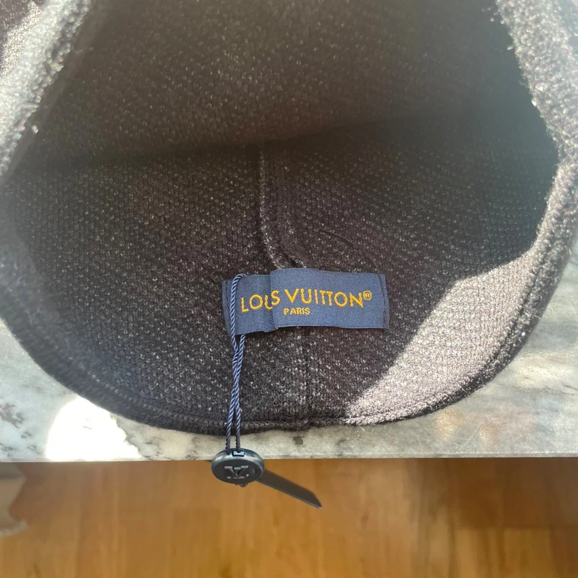 Svart mössa från Louis Vuitton - 1