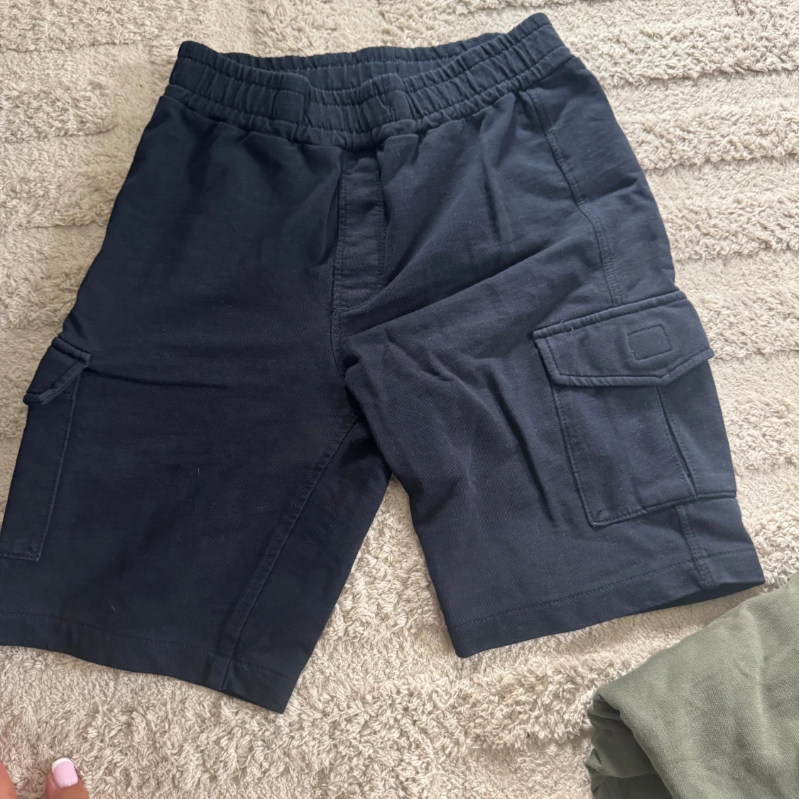 2-pack cargo shorts från Lindex, 122/128 - 2
