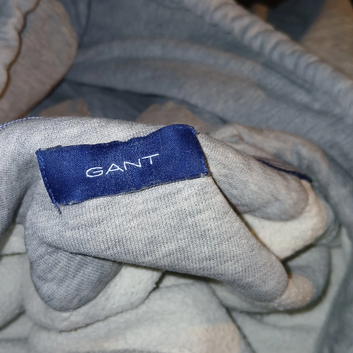 Grå hoodie från GANT med tryck - 1