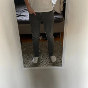 Jack and Jones slim Glenn gråa - Jack and Jones gråa slim Glenn skön passform skriv vid funderingar 