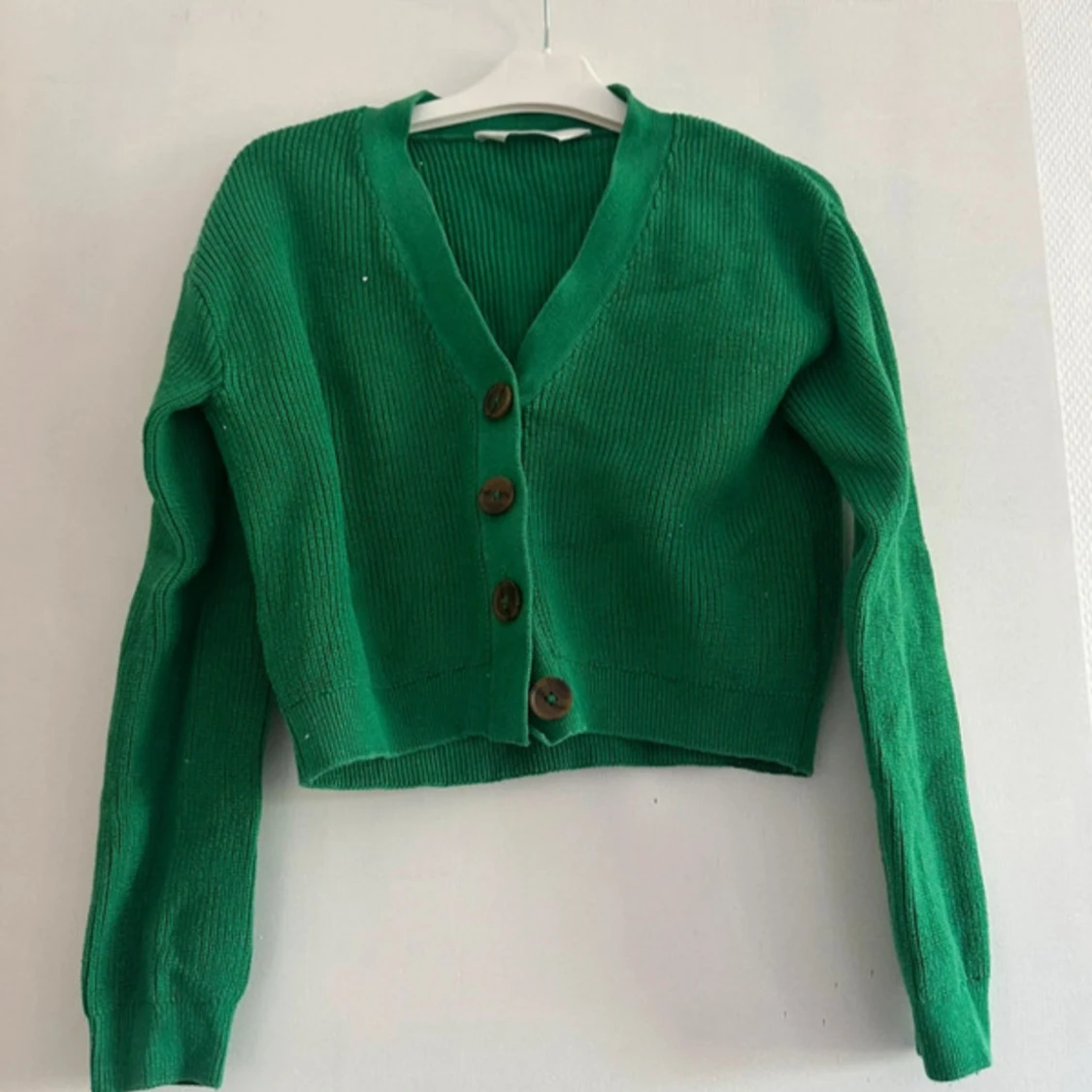 Grön stickad kofta från H&M