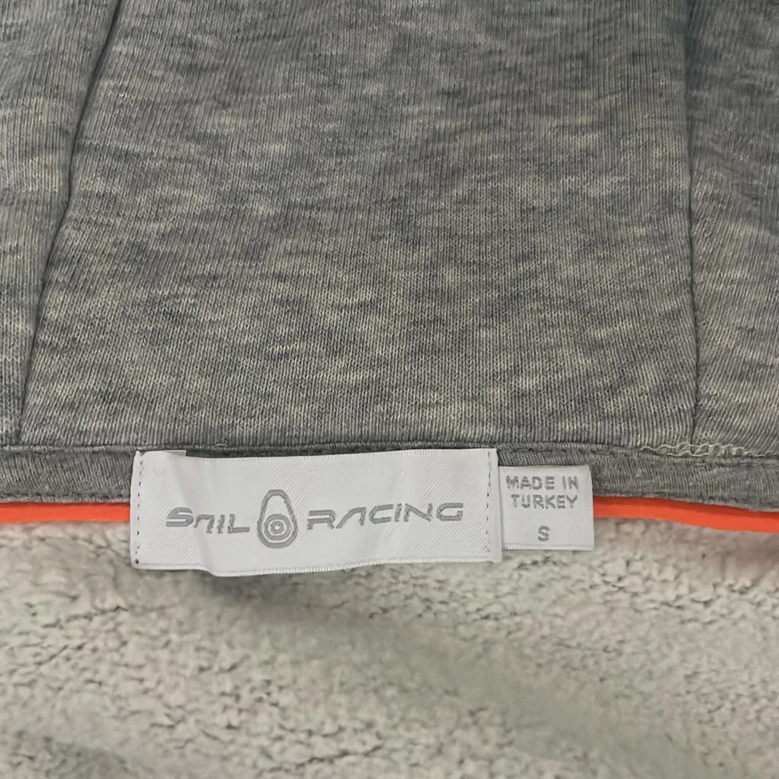 Grå hoodie från Sail Racing med dragkedja - 2