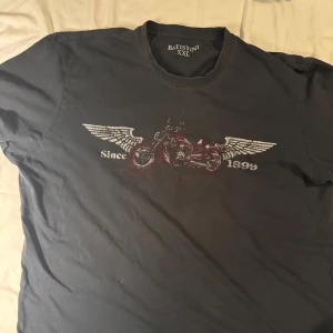 Cool t shirt  - Coolt t shirt, storlek XXL men är snarare M