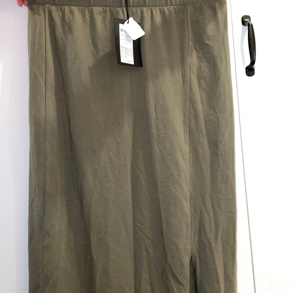 Olivgrön långkjol från Pieces