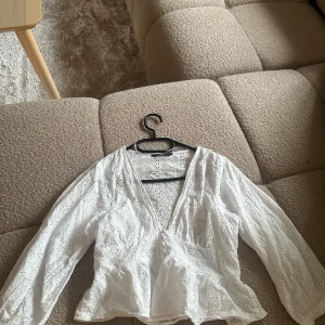 populär blus - säljer denna populära blus från zara jättefinnn