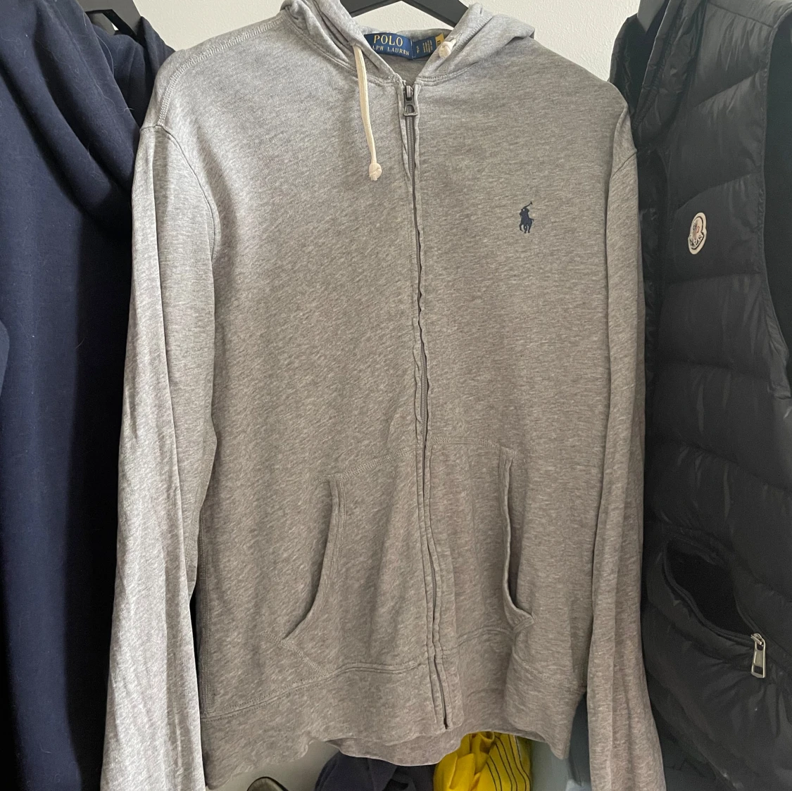 Grå hoodie från Polo Ralph Lauren