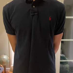 Ralph lauren pike - Säljer nu min Ralph lauren pike i den klassiska blåa färgen. Storlek L