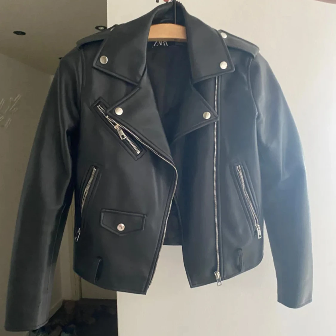 Svart skinnjacka från Zara - 1