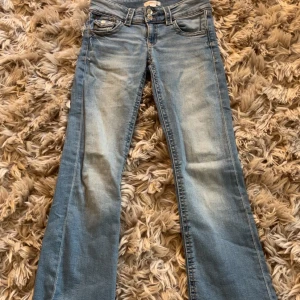 Gina tricot jeans 158 - Säljer ett par jeans från Gina tricot knappt andvända 