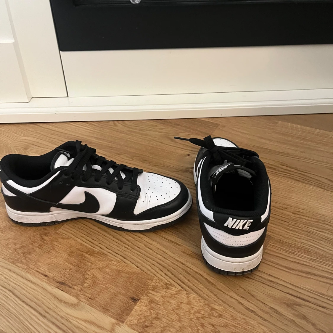 Nike Dunk Low svart/vit sneakers - 3