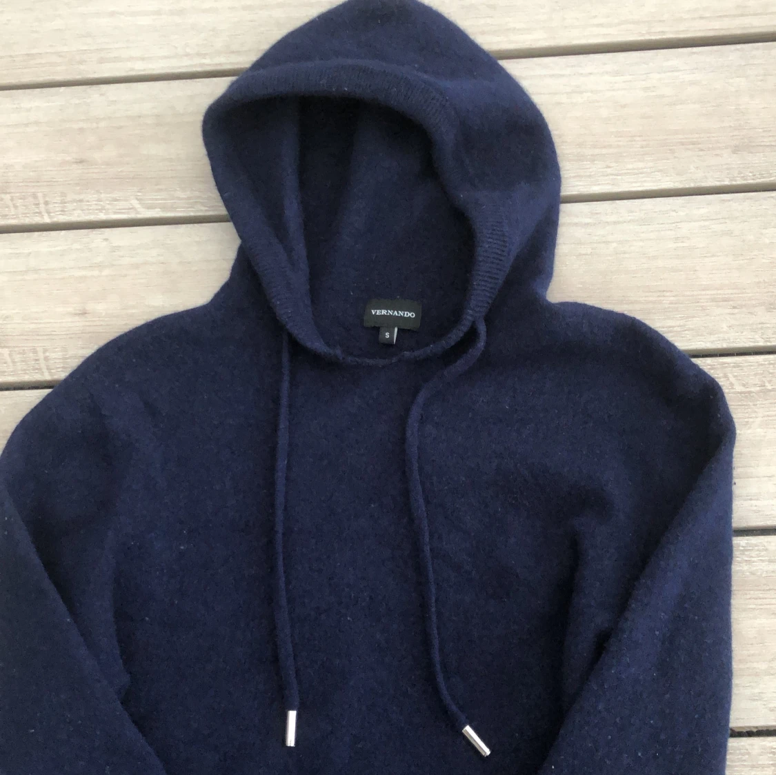 Mörkblå hoodie i kashmir från Vernando - 2