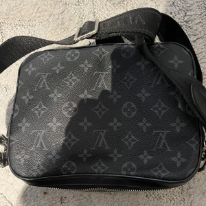 Svart grå väska till män  - Svart grå väska till män