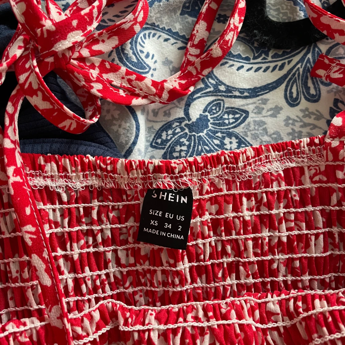 Röd mönstrad klänning - 2