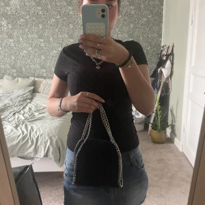 Stella McCartney liknande väska - Blå, handgjord, noggran virkad väska. Lång kedja ingår! 💙