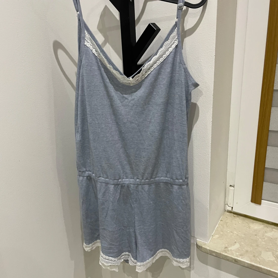 Ljusblå kort piyamas från Even&Odd