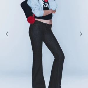 Lowwaist bootcut weekday jeans - Helt nya säljer dem pågrund av att jag tog fel storlek 