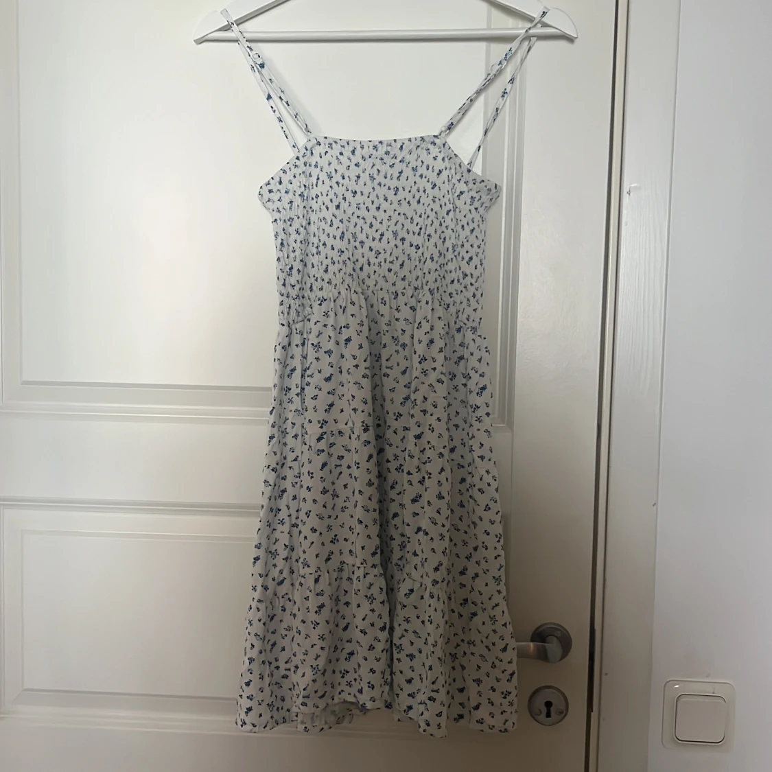 Vit blommig sommarklänning FB Sister - 1