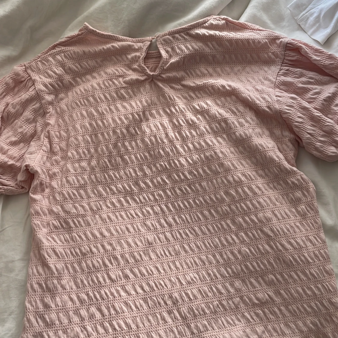 Ljusrosa blus med strukturmönster - 3