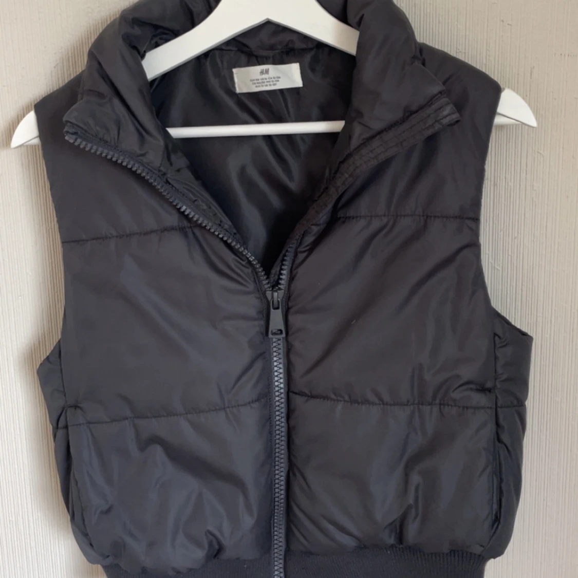 Svart dunväst från H&M