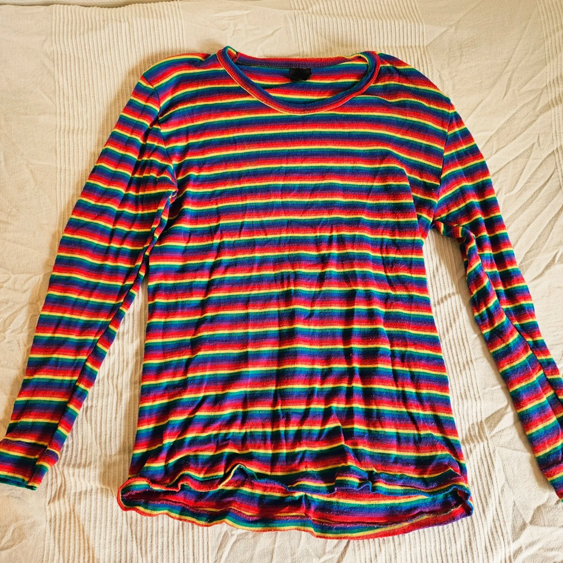 Regnbågsfärgad tröja