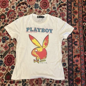 Hysteric Glamour Playboy  - Väldigt sällsynt Hysteric Glamour X Andy Warhol tröja från ca 2006, enklare sagt japanskt archive. Det står M men passar bra på mig som bär S