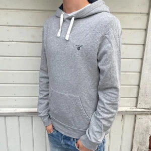 Gant Hoodie - Hej, säljer denna hoodie från gant i utmärkt skick, hör av dig vid funderingar.