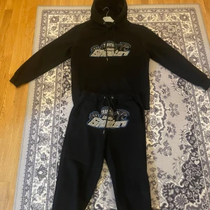 Trapstar shooter tracksuit  - Storlek L, passar även M. Använd fåtal gånger. 