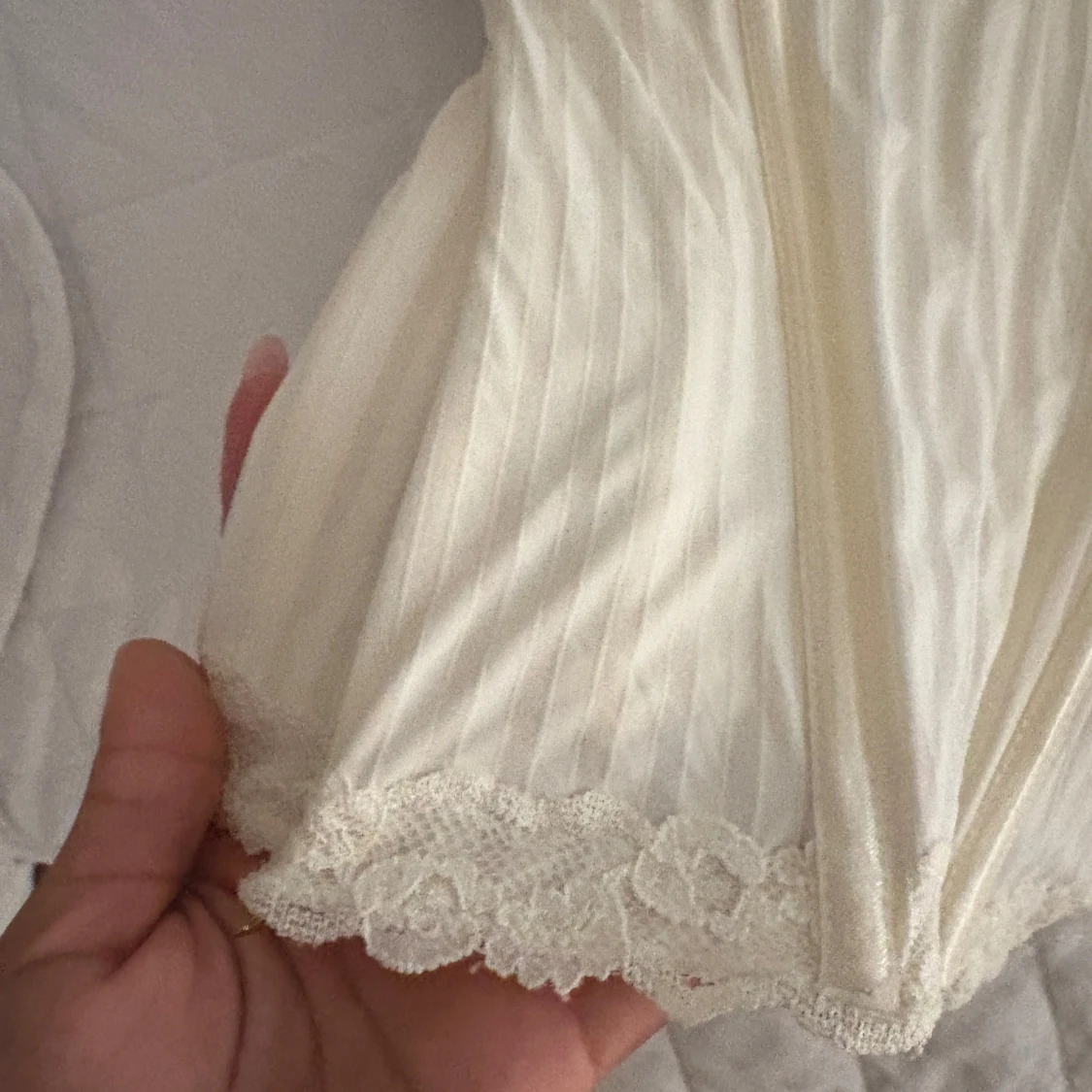 Vit randig korsett med spetsdetaljer - 3