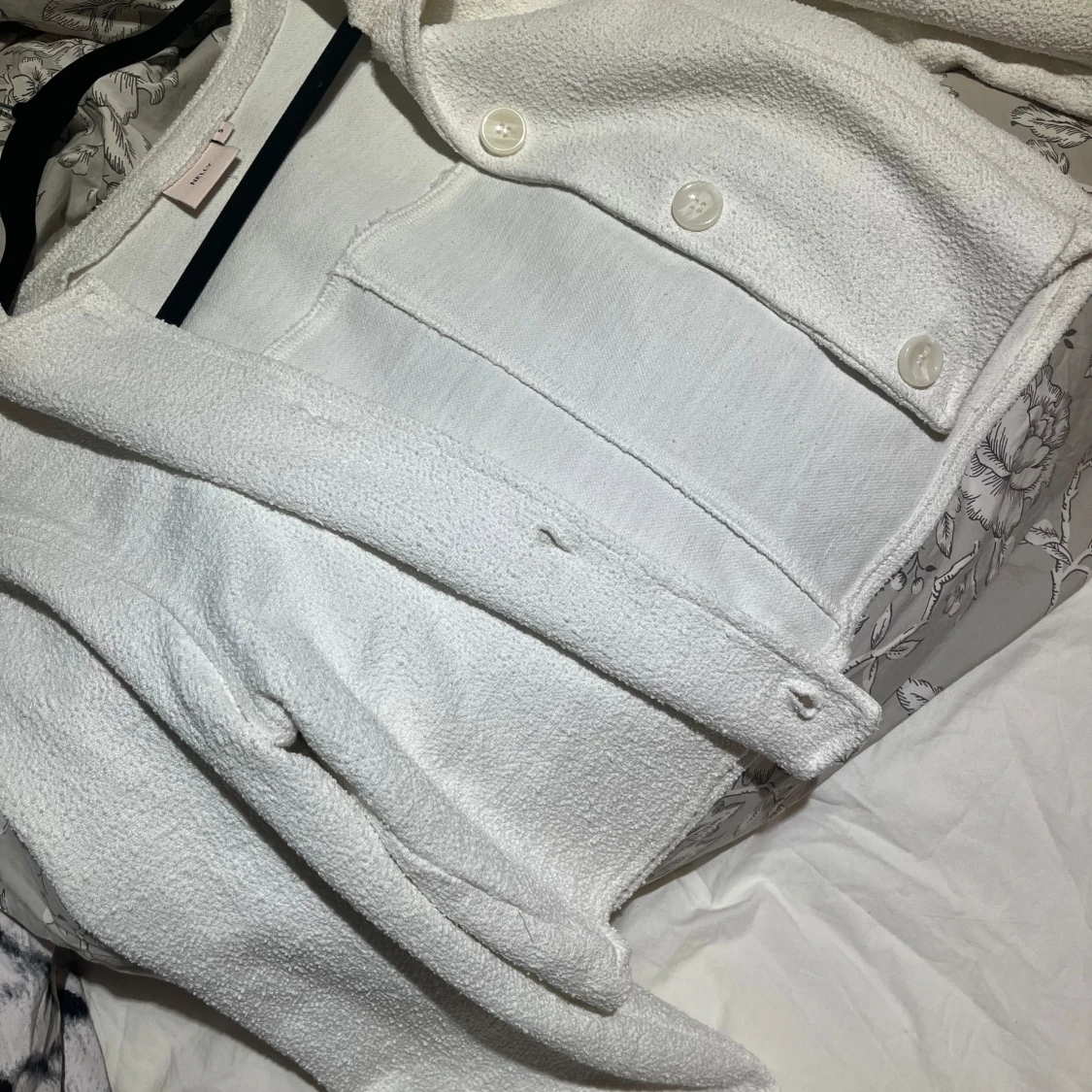 Vit boucléväst från Nelly