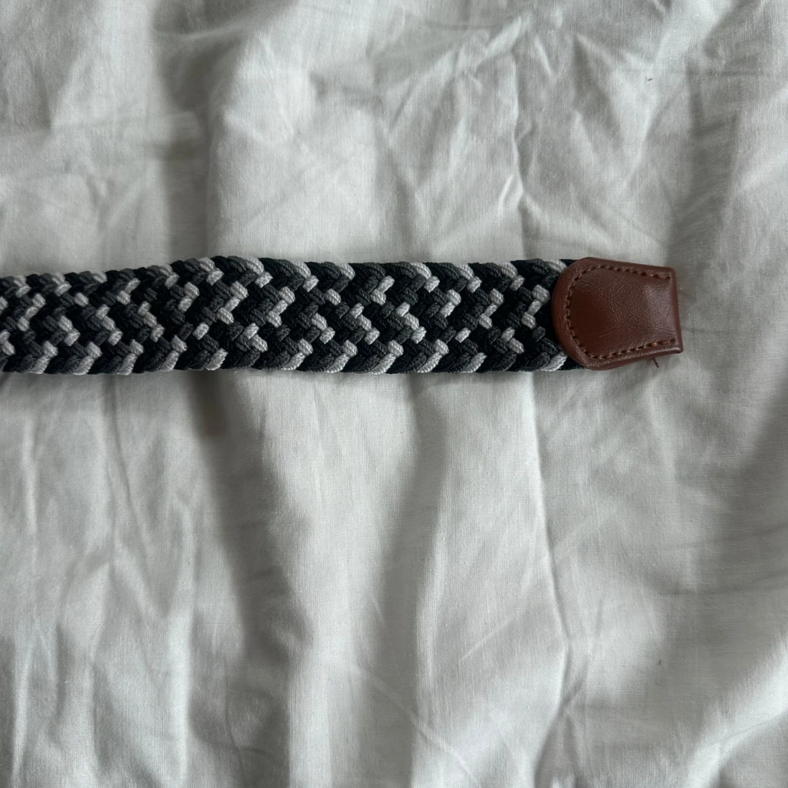 Svart, vit och grå färjat bälte  - 2